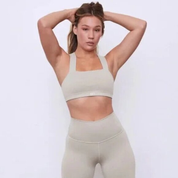 SET ACTIVE 2 PIECE WORKOUT SET - Box Cut Sports Bra and Luxform Shorts in Dune S - Picture 4 of 10